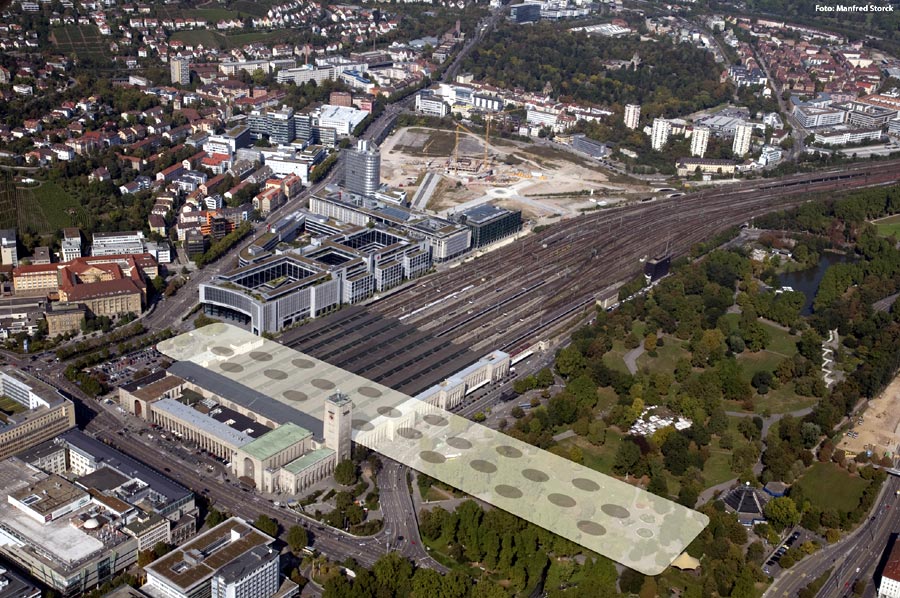 Luftbild des alten Stuttgarter Bahnhofs mit Illustration des neuen Tiefbahnhofs. Die Gleise sind um 90° gedreht. (Foto Arnim Kilgus)
